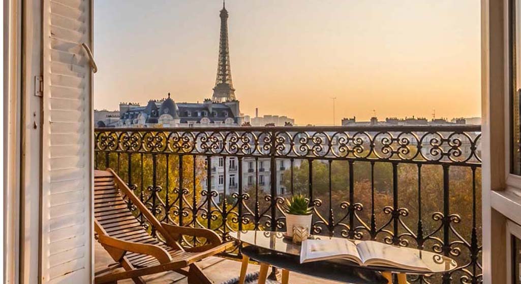 Navigating Paris: A  Handbook for an Unforgettable Trip